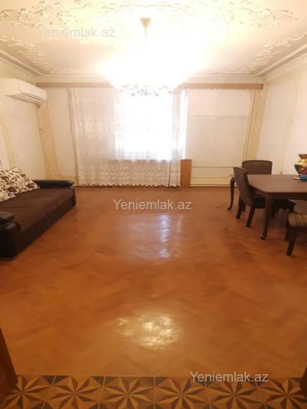 Satılır 3 otaqlı köhnə tikili 90 m²