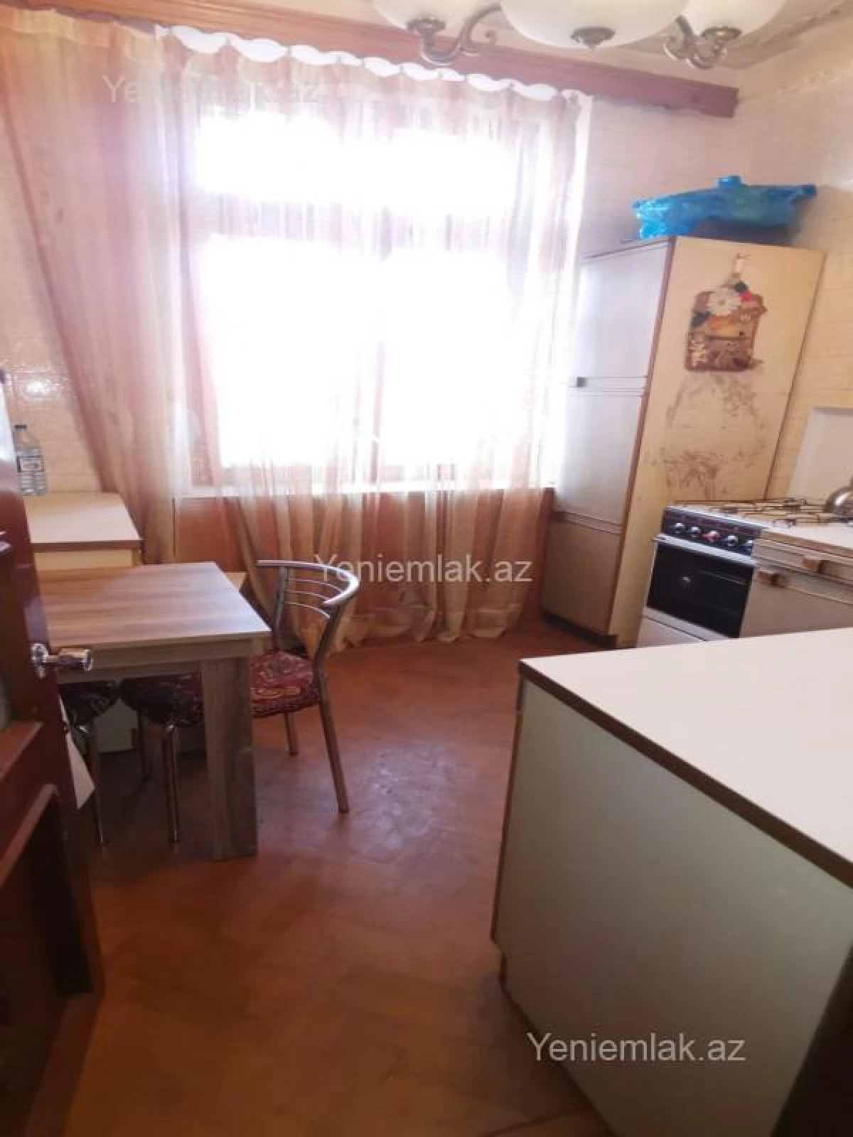 Satılır 3 otaqlı köhnə tikili 90 m²