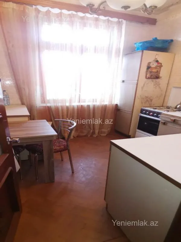 Satılır 3 otaqlı köhnə tikili 90 m²