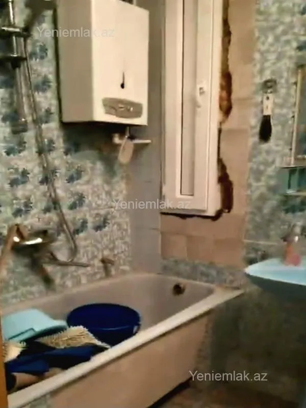 Satılır 3 otaqlı köhnə tikili 90 m²