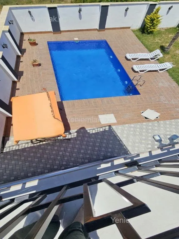 Satılır 5 otaqlı həyət evi 250 m²