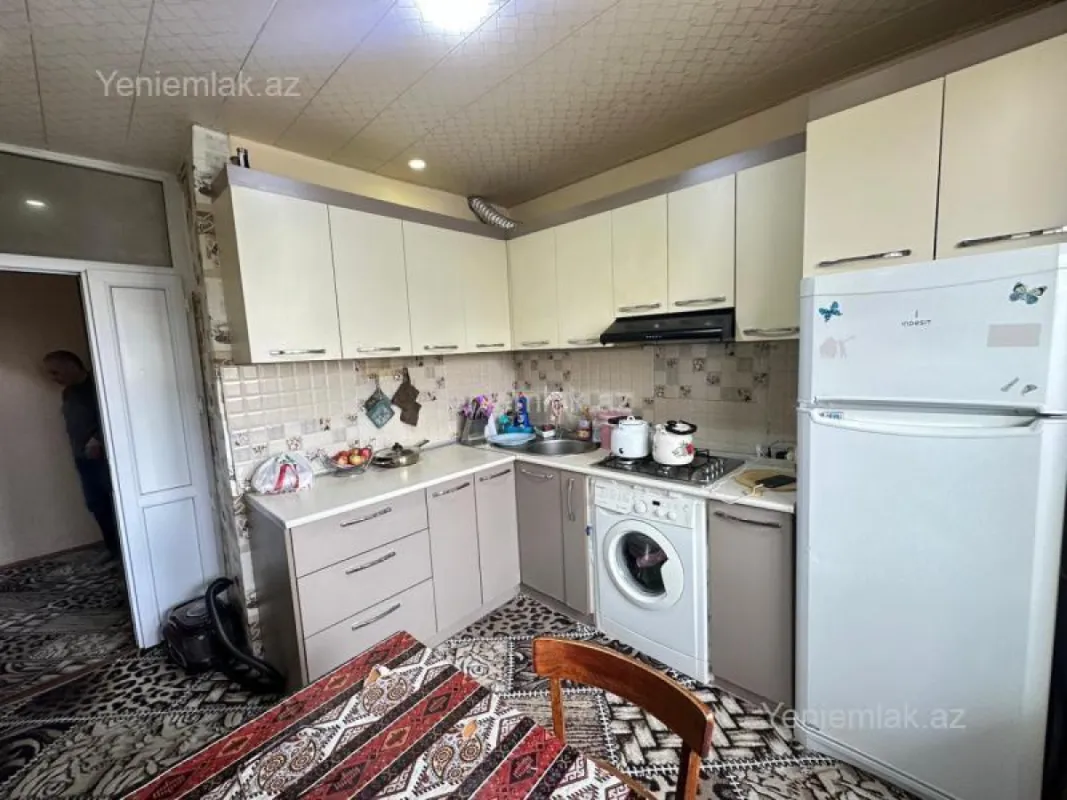 Satılır 3 otaqlı köhnə tikili 75 m²