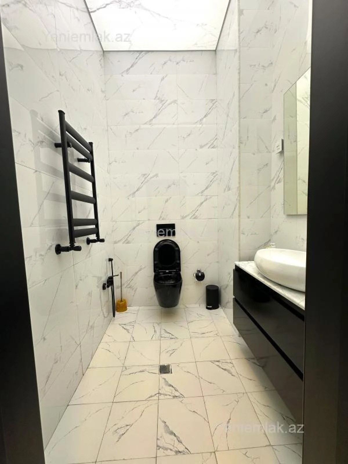 Satılır 16 otaqlı obyekt 1050 m²