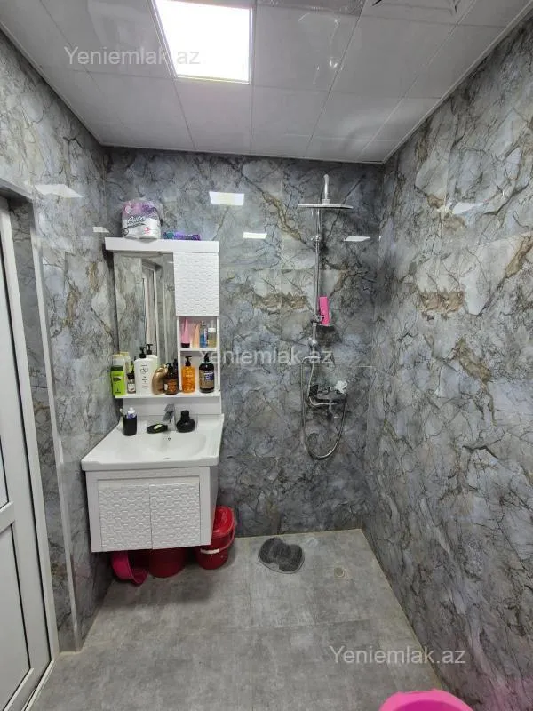 Satılır 1 otaqlı köhnə tikili 38 m²