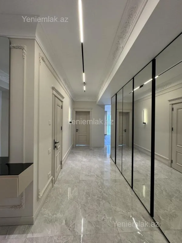 Satılır 3 otaqlı yeni tikili 127.5 m²