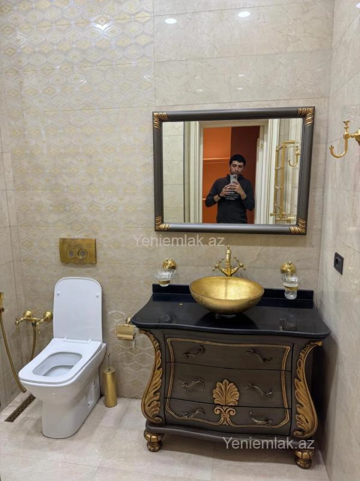 Satılır 4 otaqlı yeni tikili 200 m²