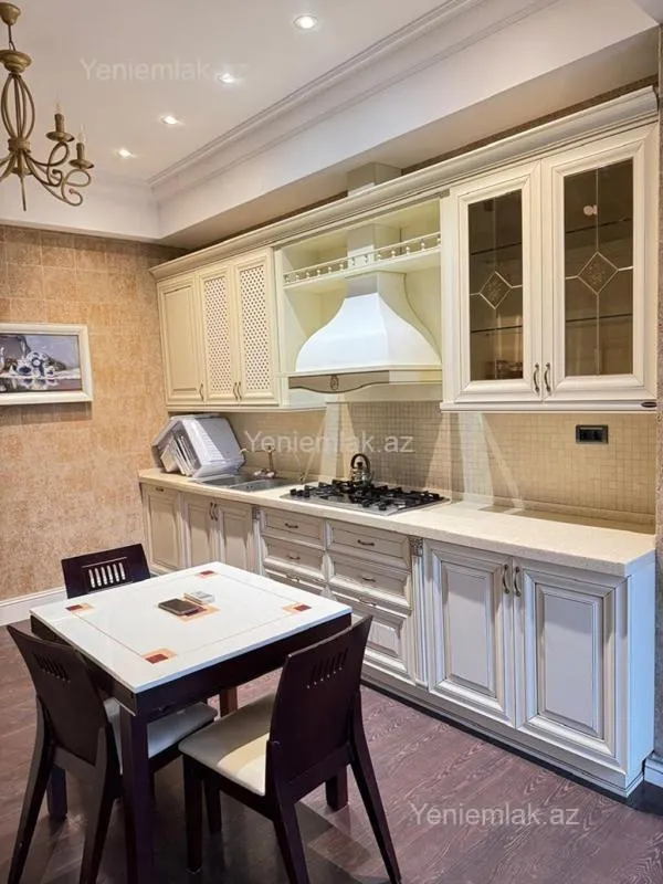 Satılır 4 otaqlı yeni tikili 200 m²