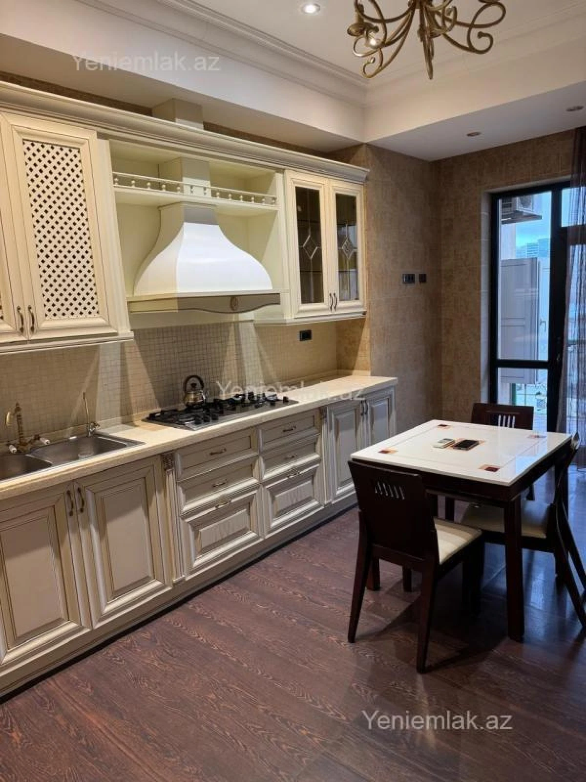 Satılır 4 otaqlı yeni tikili 200 m²