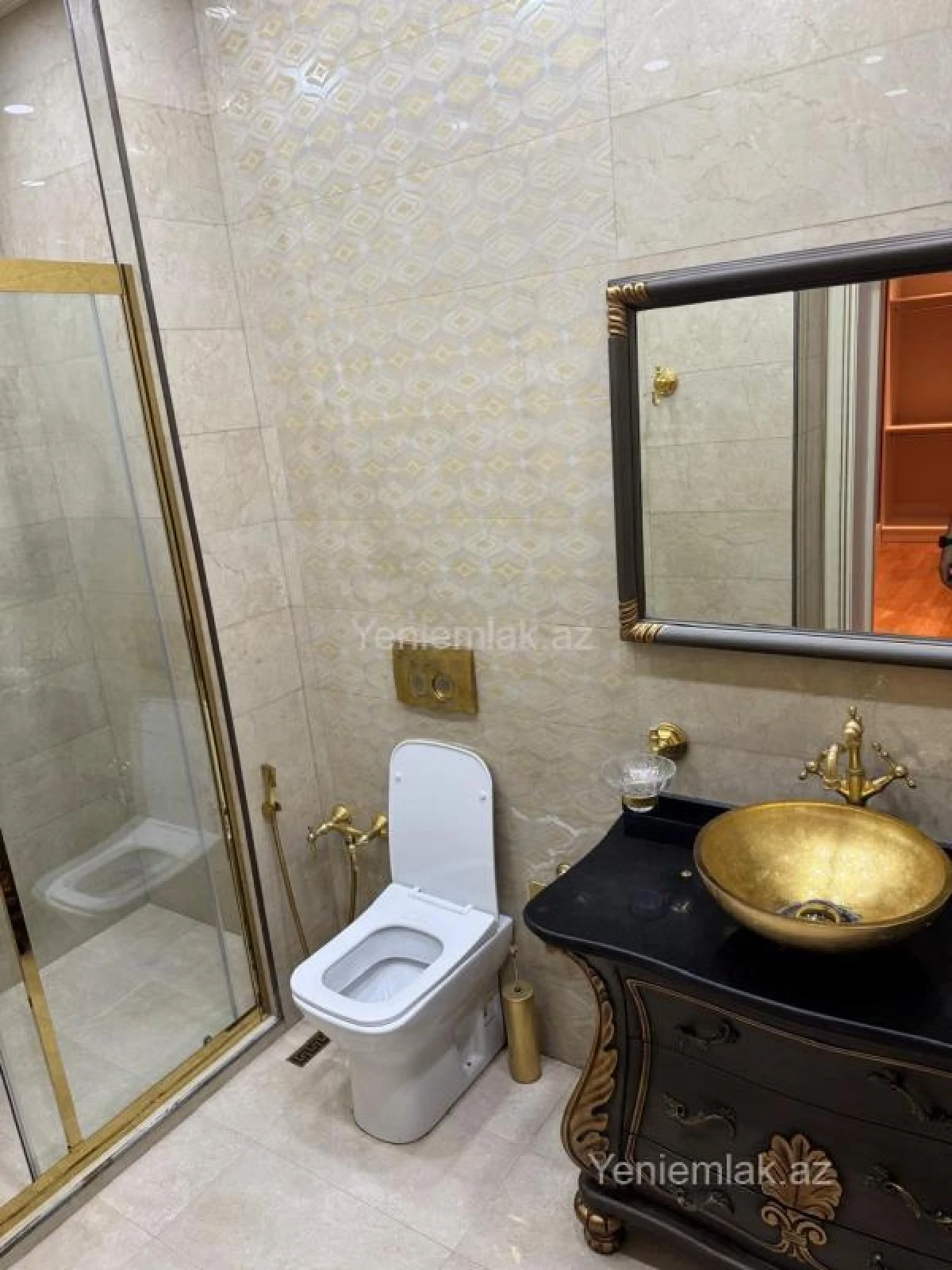 Satılır 4 otaqlı yeni tikili 200 m²