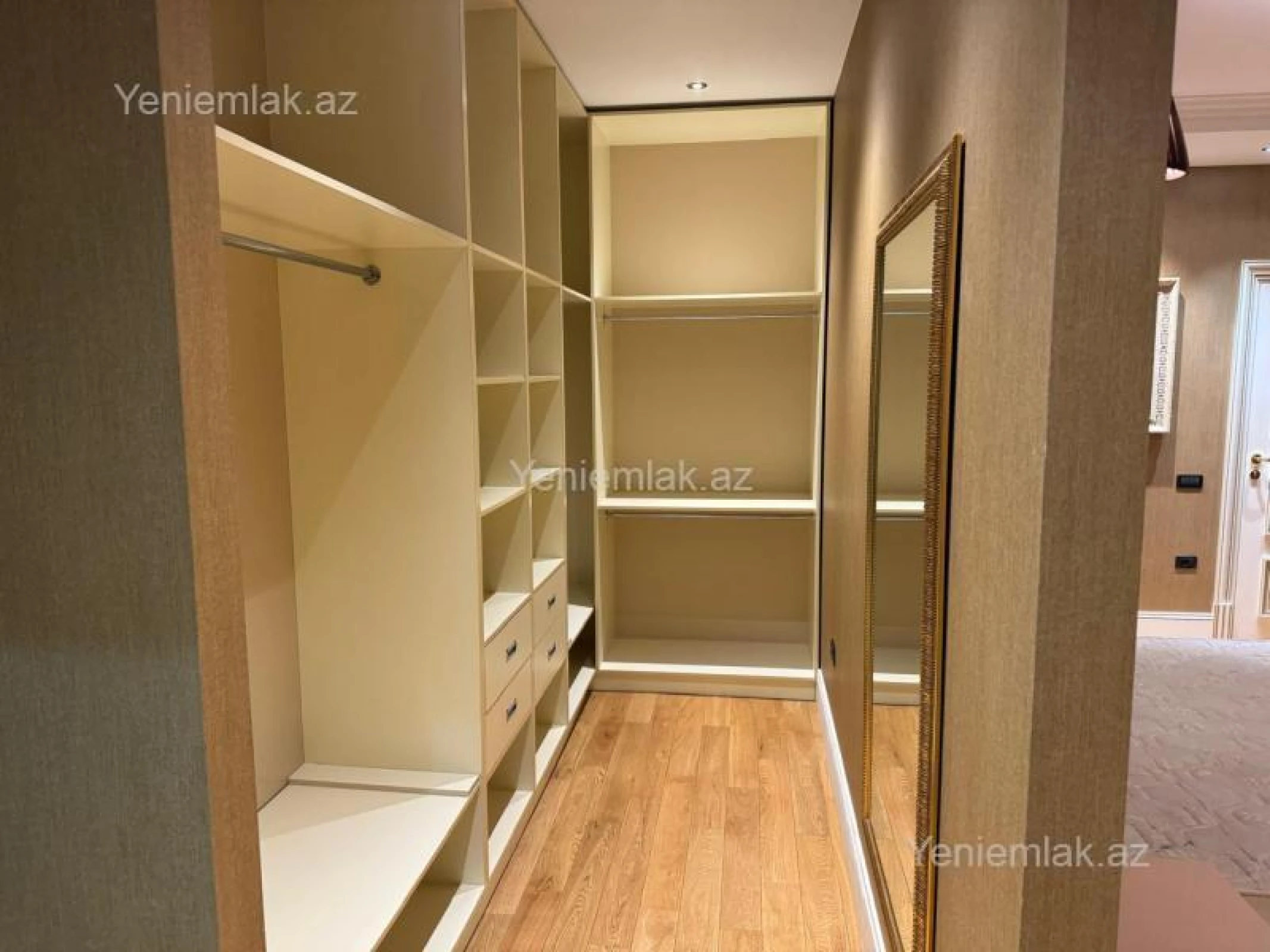 Satılır 4 otaqlı yeni tikili 200 m²