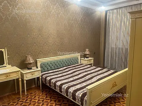 Satılır 3 otaqlı köhnə tikili 120 m²