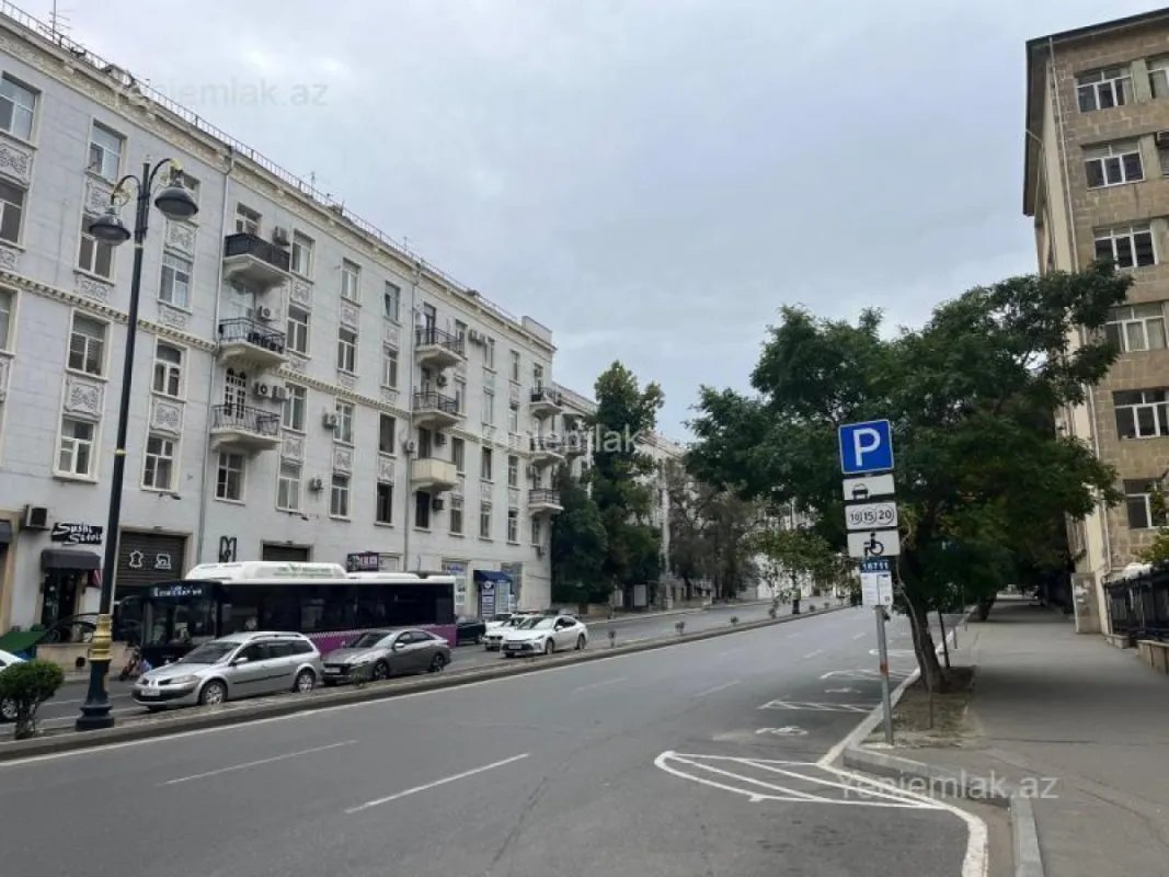 Satılır 3 otaqlı köhnə tikili 120 m²