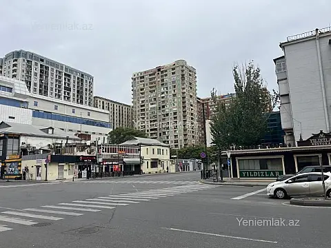 Satılır 3 otaqlı köhnə tikili 120 m²