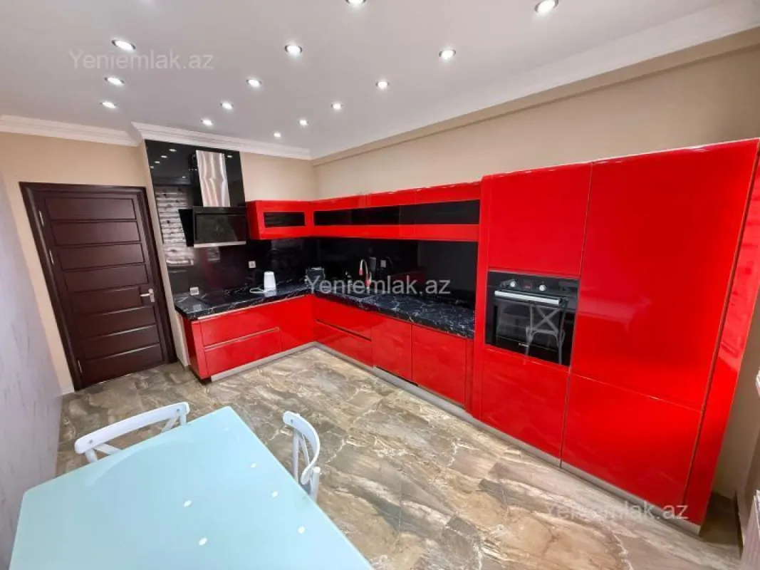 Satılır 4 otaqlı yeni tikili 180 m²