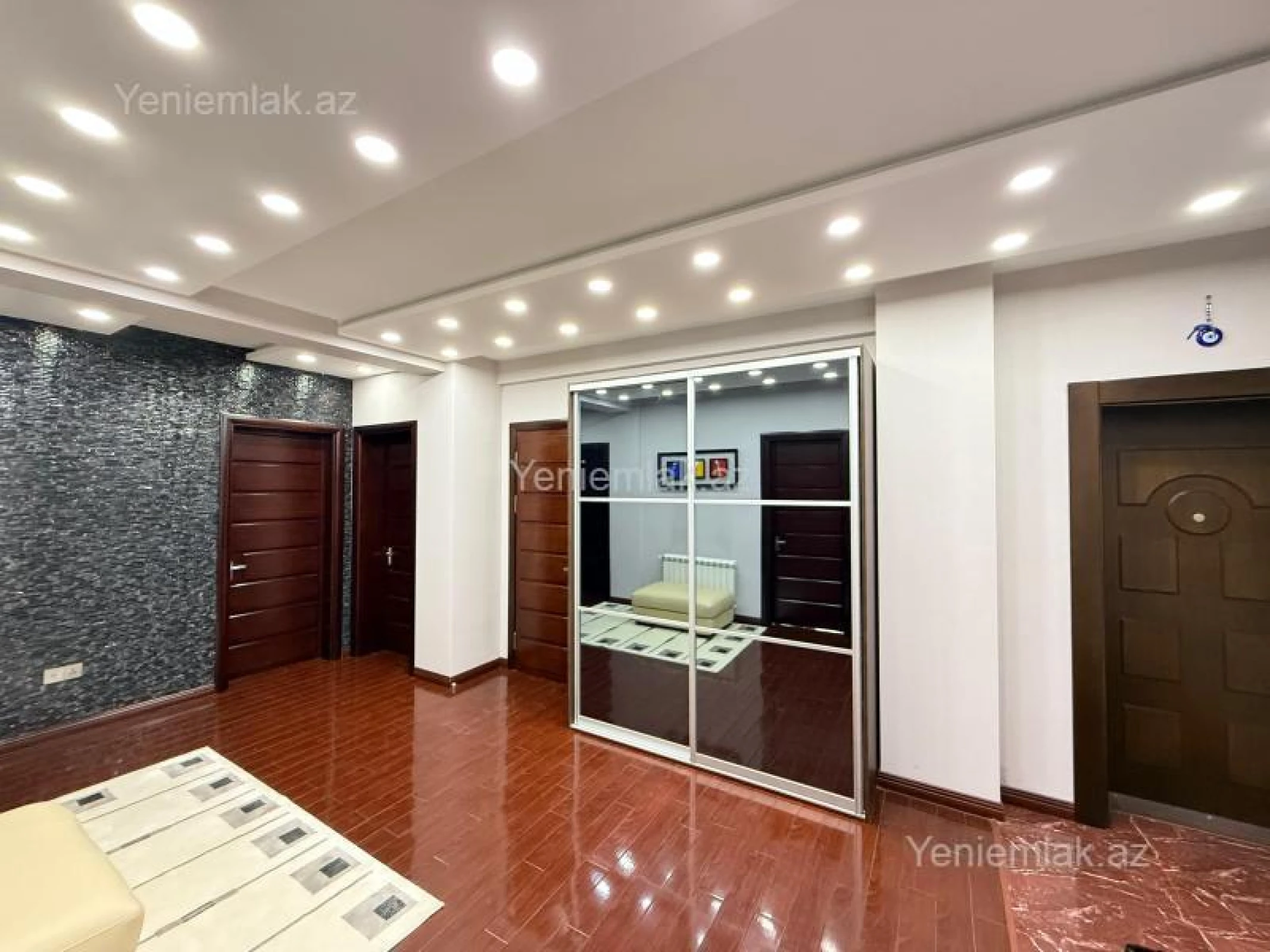 Satılır 4 otaqlı yeni tikili 180 m²