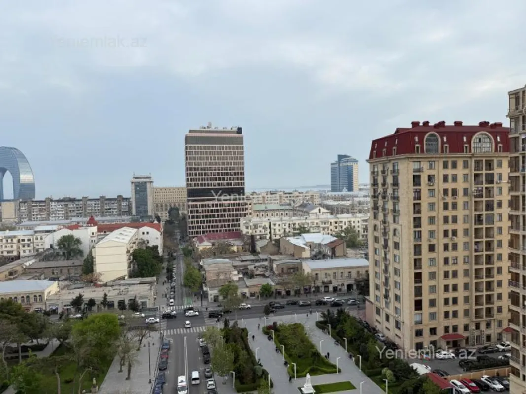 Satılır 4 otaqlı yeni tikili 180 m²