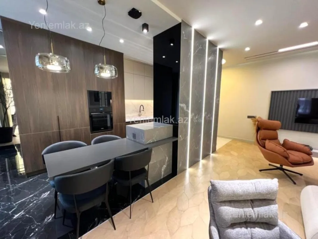 Satılır 3 otaqlı yeni tikili 155 m²