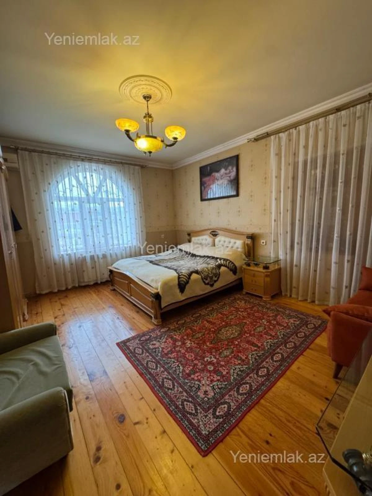 Satılır 8 otaqlı həyət evi 300 m²