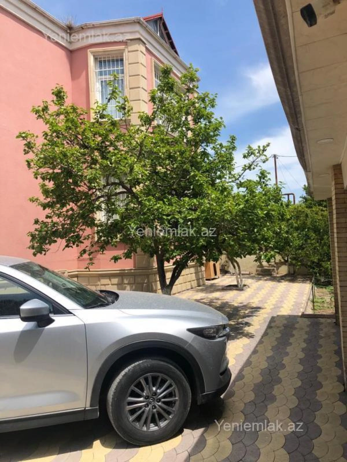 Satılır 8 otaqlı həyət evi 300 m²
