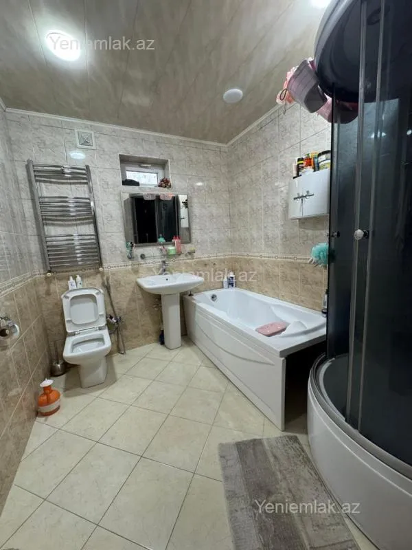 Satılır 8 otaqlı həyət evi 300 m²