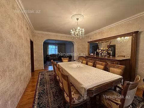 Satılır 8 otaqlı həyət evi 300 m²