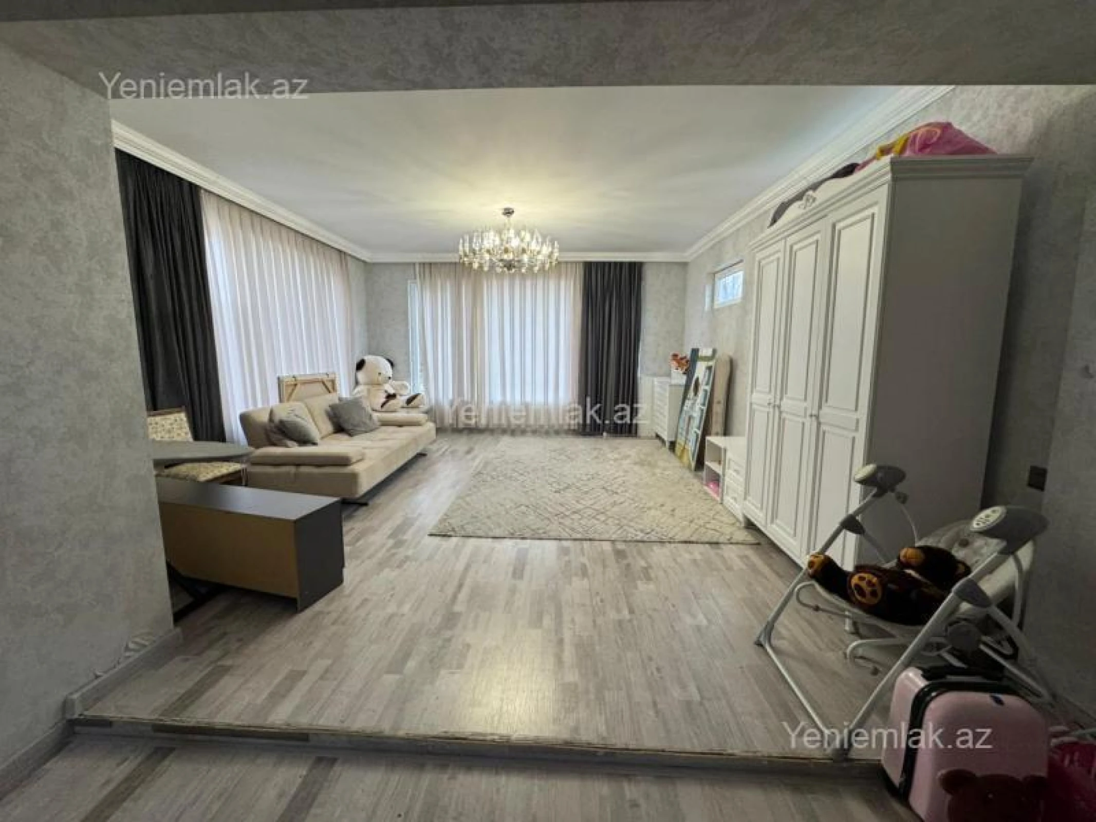 Satılır 8 otaqlı həyət evi 300 m²