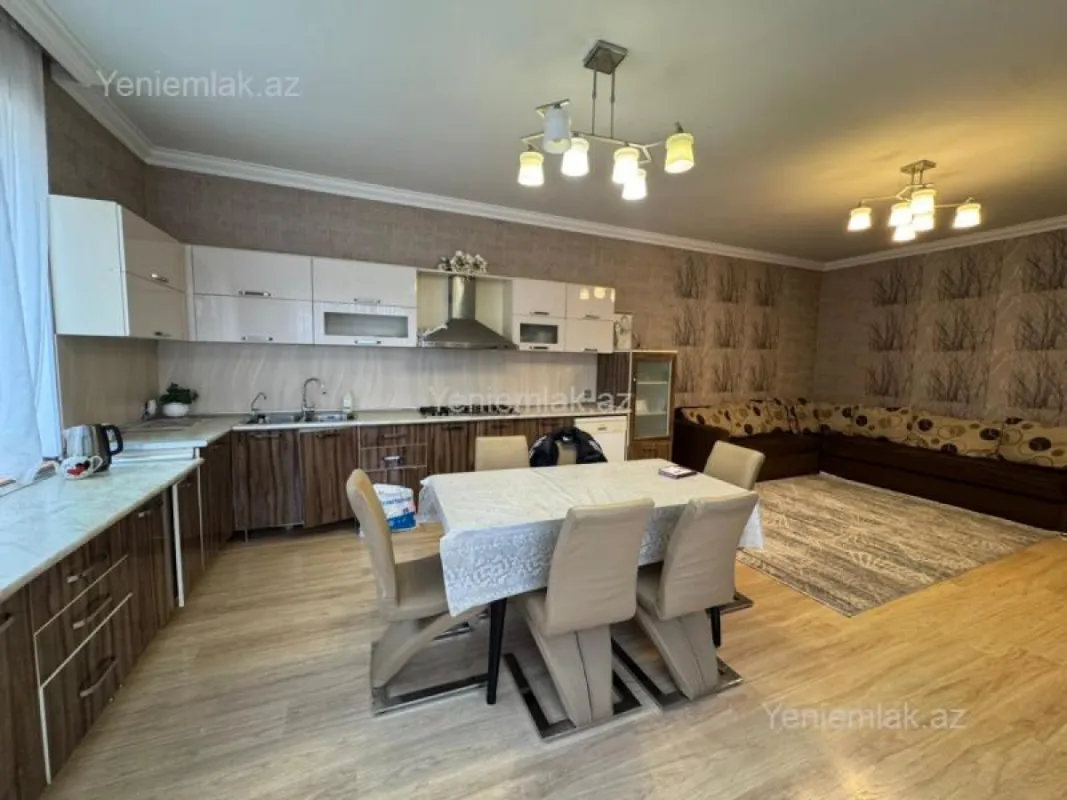 Satılır 8 otaqlı həyət evi 300 m²