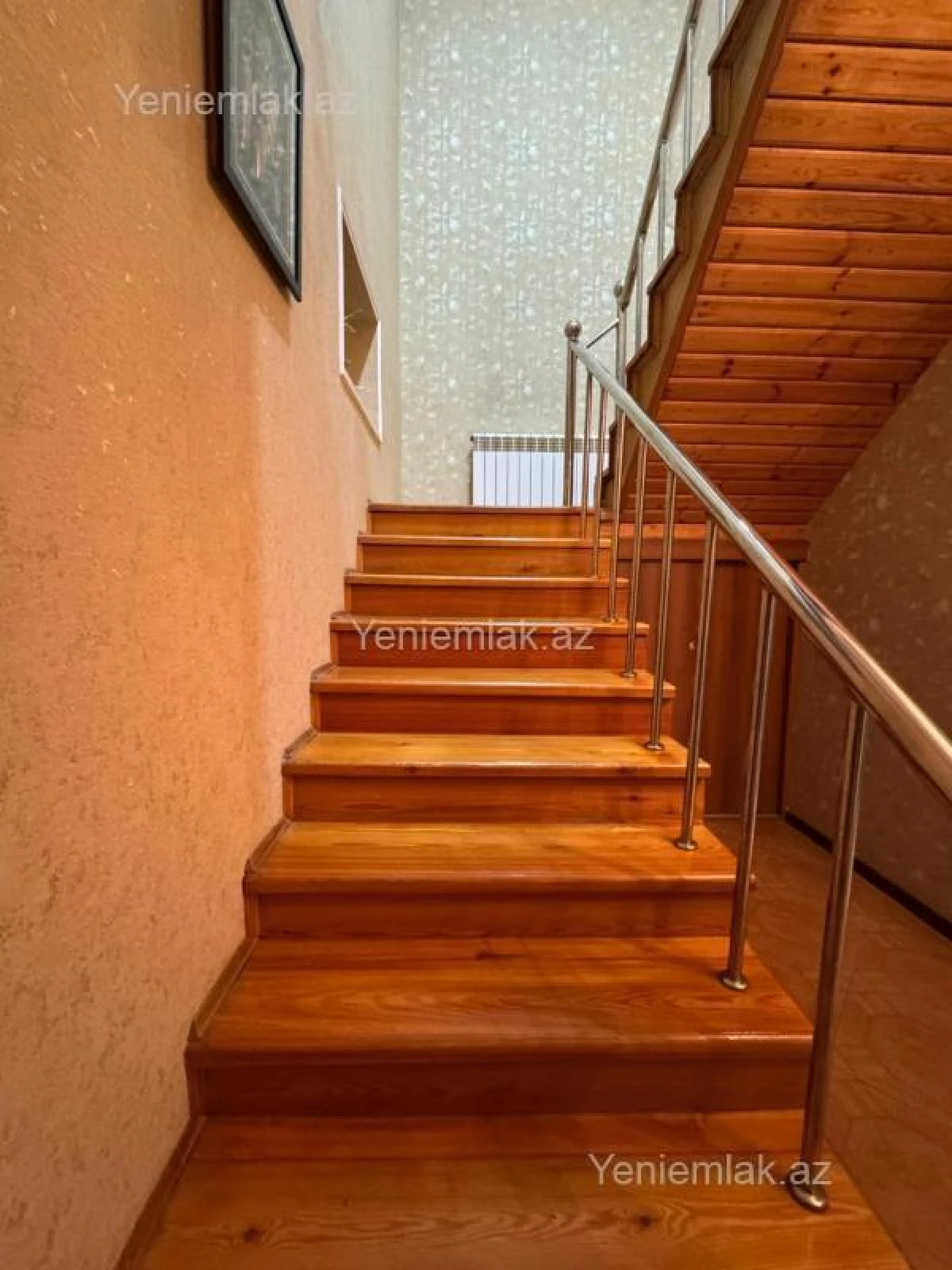 Satılır 8 otaqlı həyət evi 300 m²