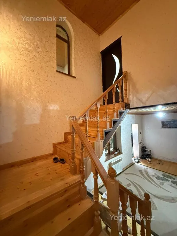 Satılır 5 otaqlı həyət evi 220 m²