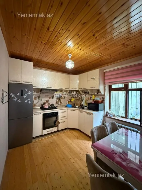 Satılır 5 otaqlı həyət evi 220 m²