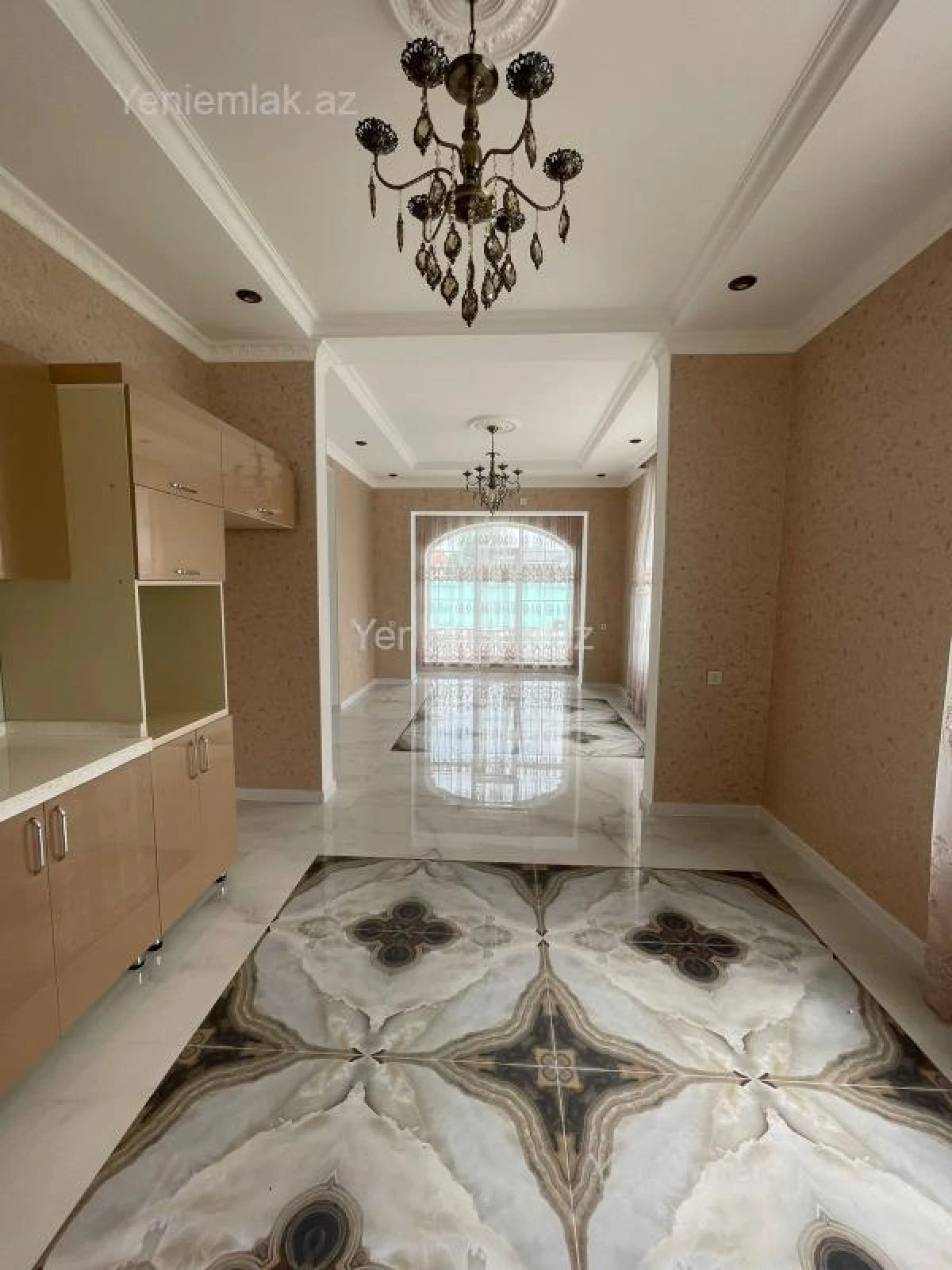 Satılır 5 otaqlı həyət evi 240 m²