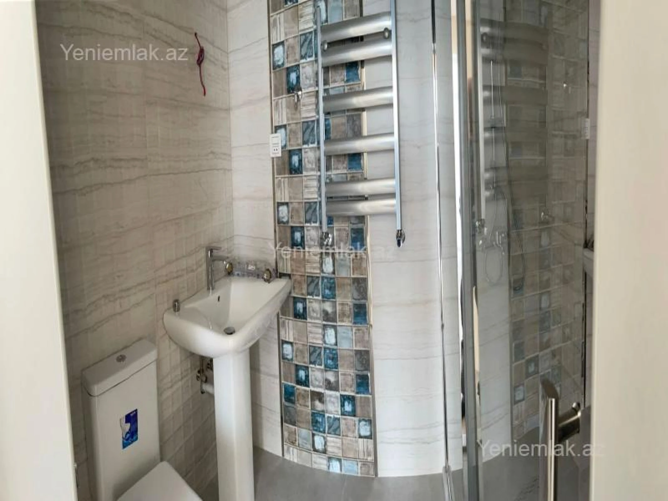 Satılır 5 otaqlı həyət evi 240 m²