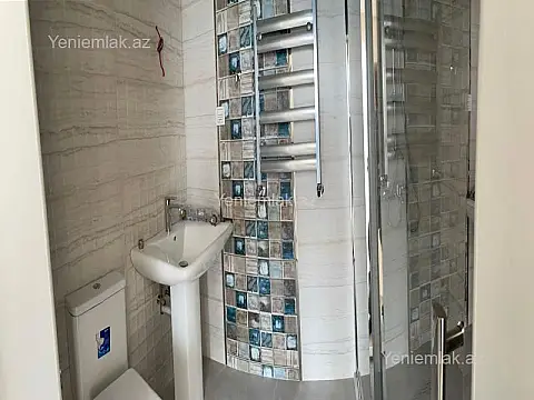 Satılır 5 otaqlı həyət evi 240 m²