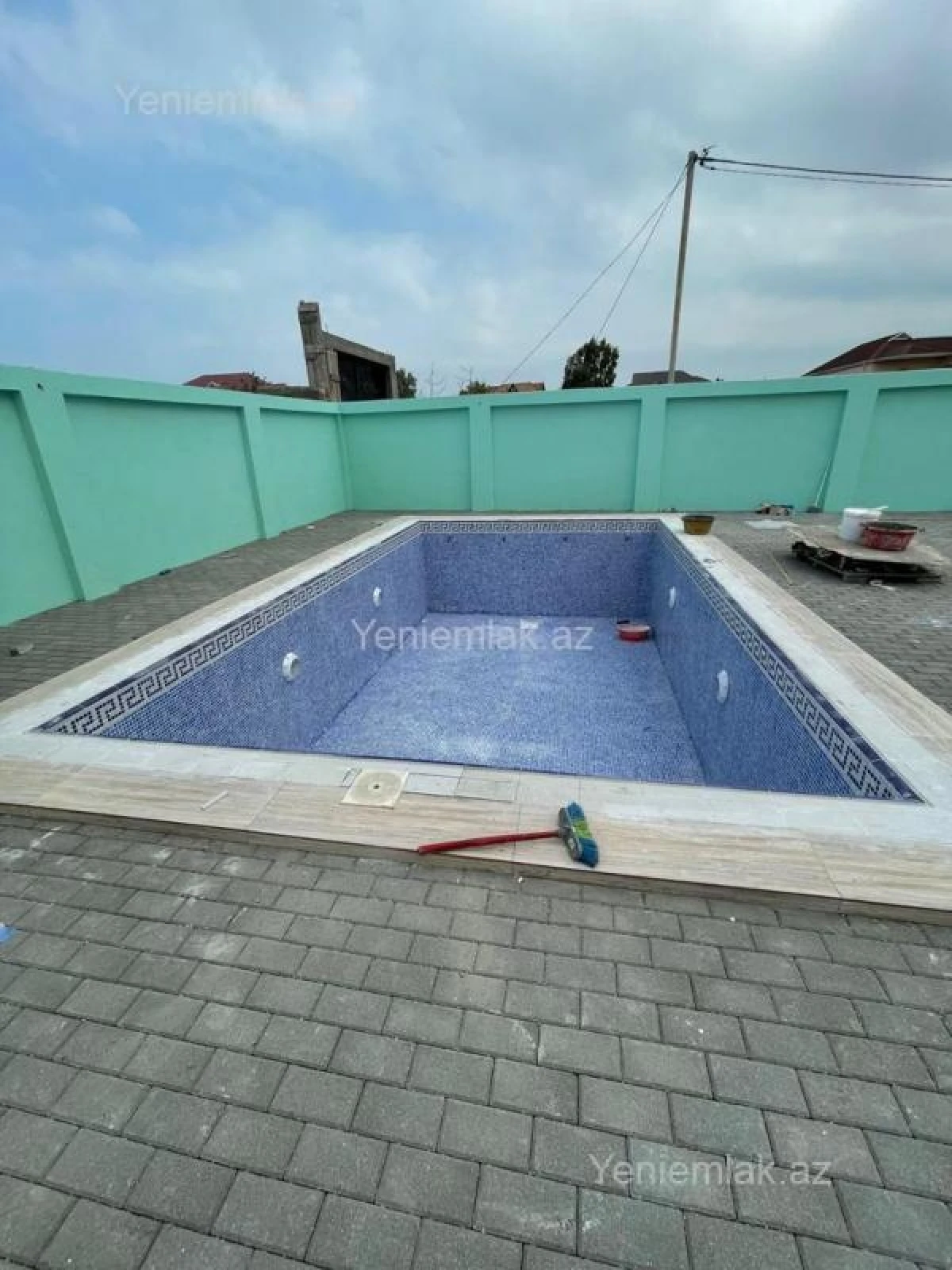 Satılır 5 otaqlı həyət evi 240 m²