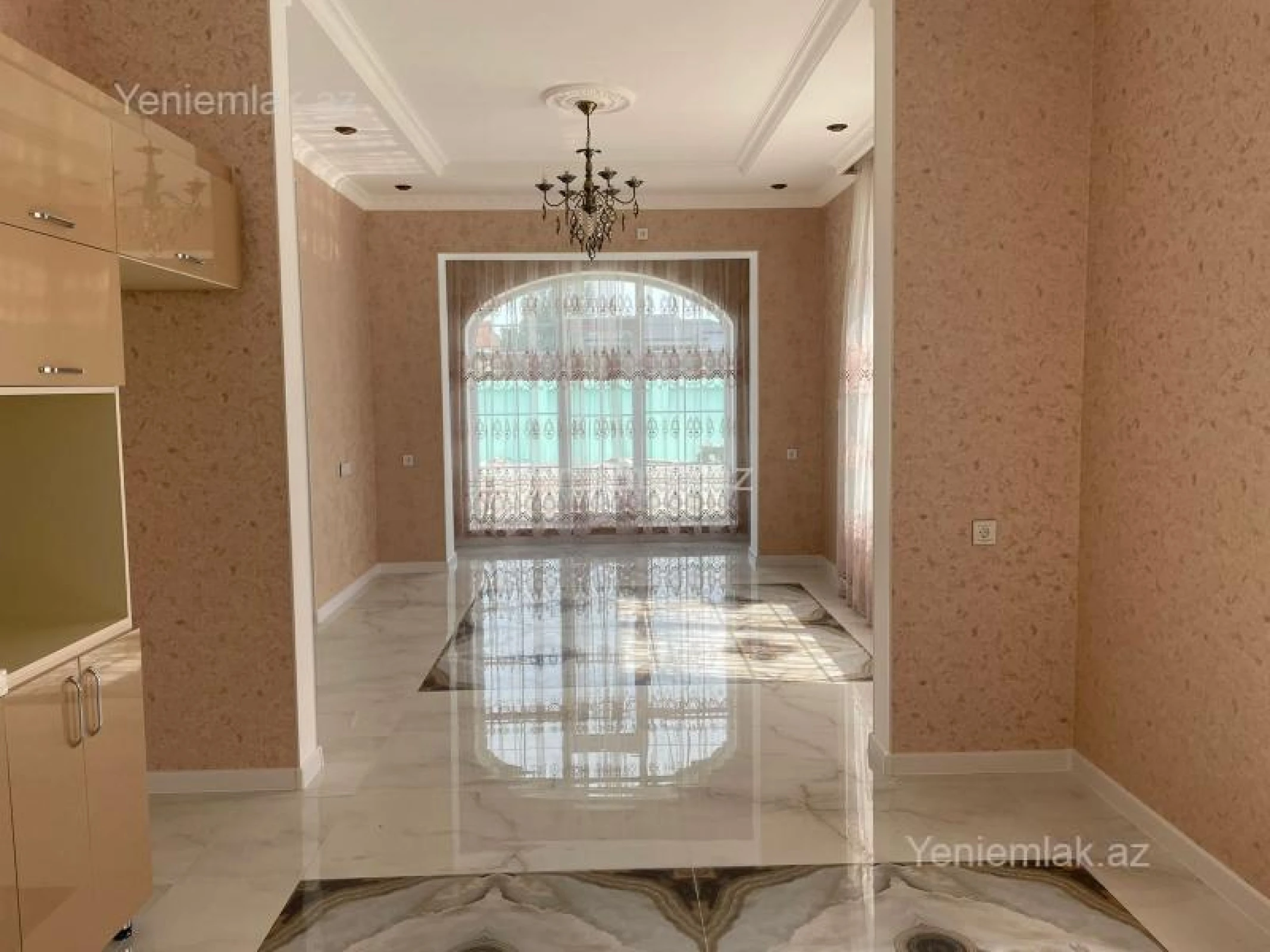 Satılır 5 otaqlı həyət evi 240 m²