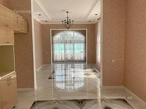 Satılır 5 otaqlı həyət evi 240 m²