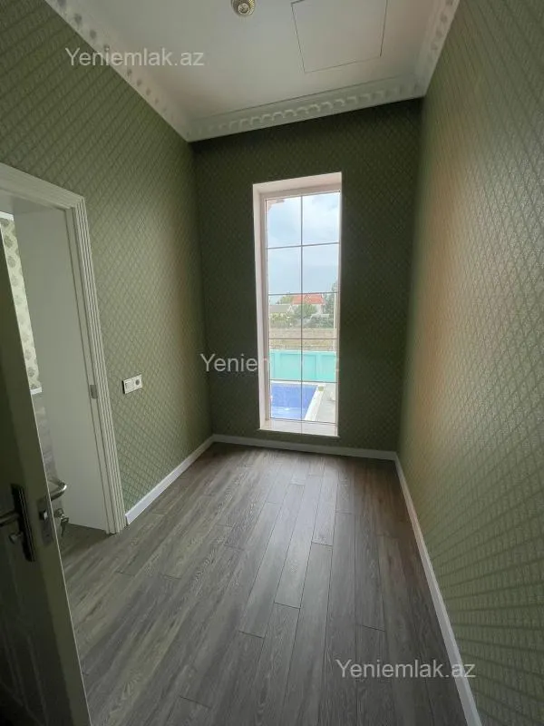 Satılır 5 otaqlı həyət evi 240 m²