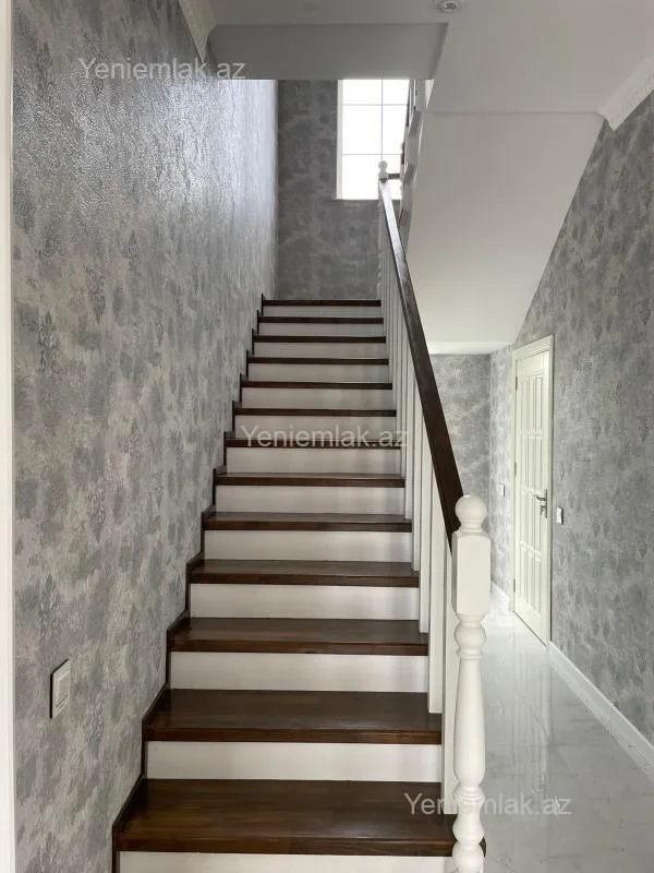 Satılır 5 otaqlı həyət evi 240 m²