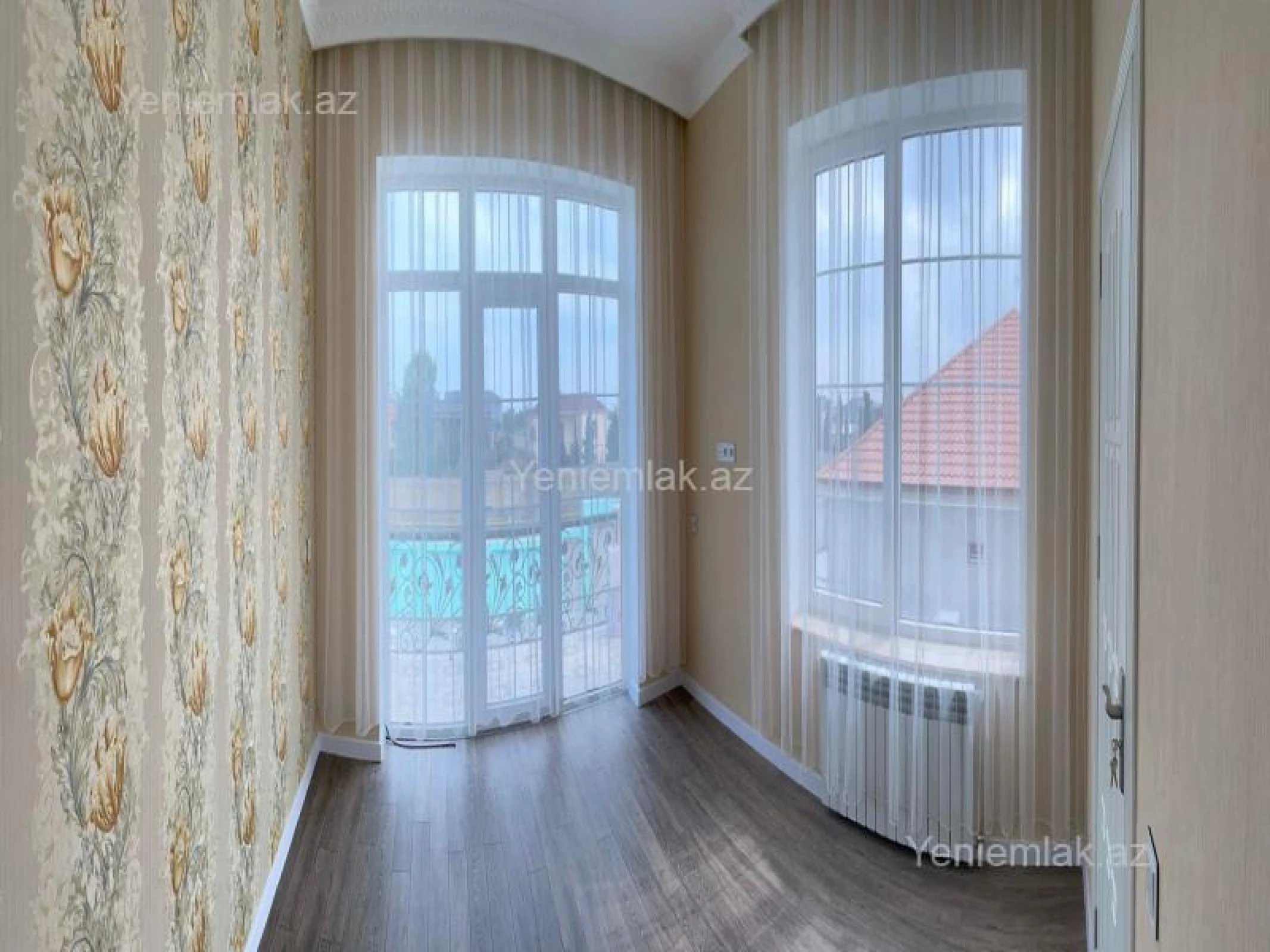Satılır 5 otaqlı həyət evi 240 m²