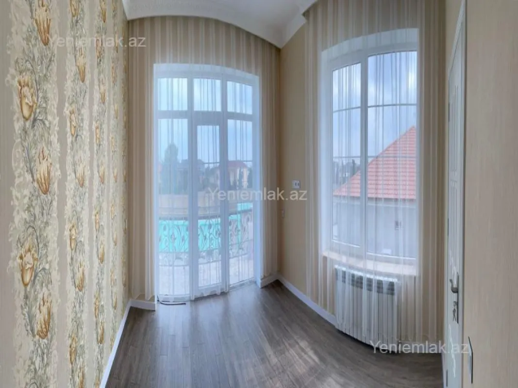 Satılır 5 otaqlı həyət evi 240 m²