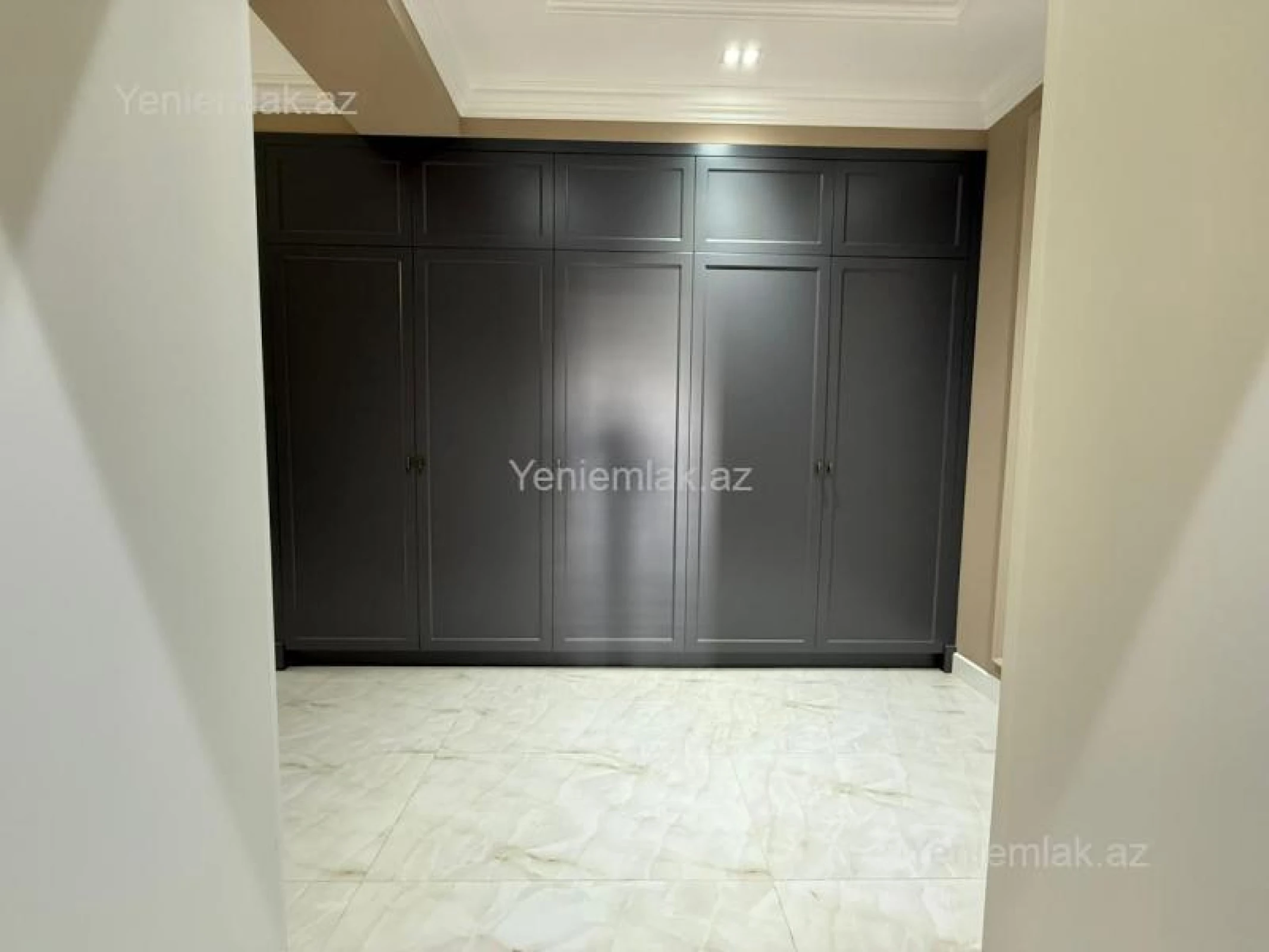 Satılır 4 otaqlı yeni tikili 235000 m²