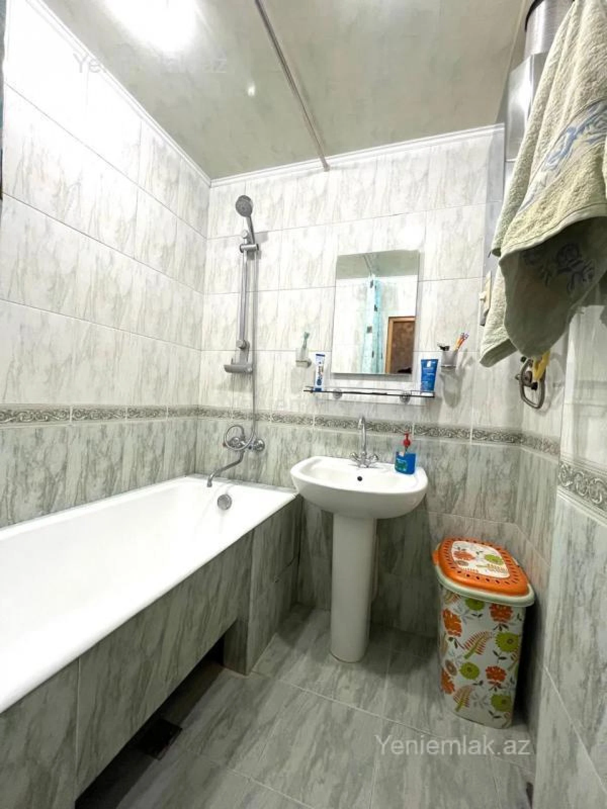 Satılır 5 otaqlı köhnə tikili 125 m²