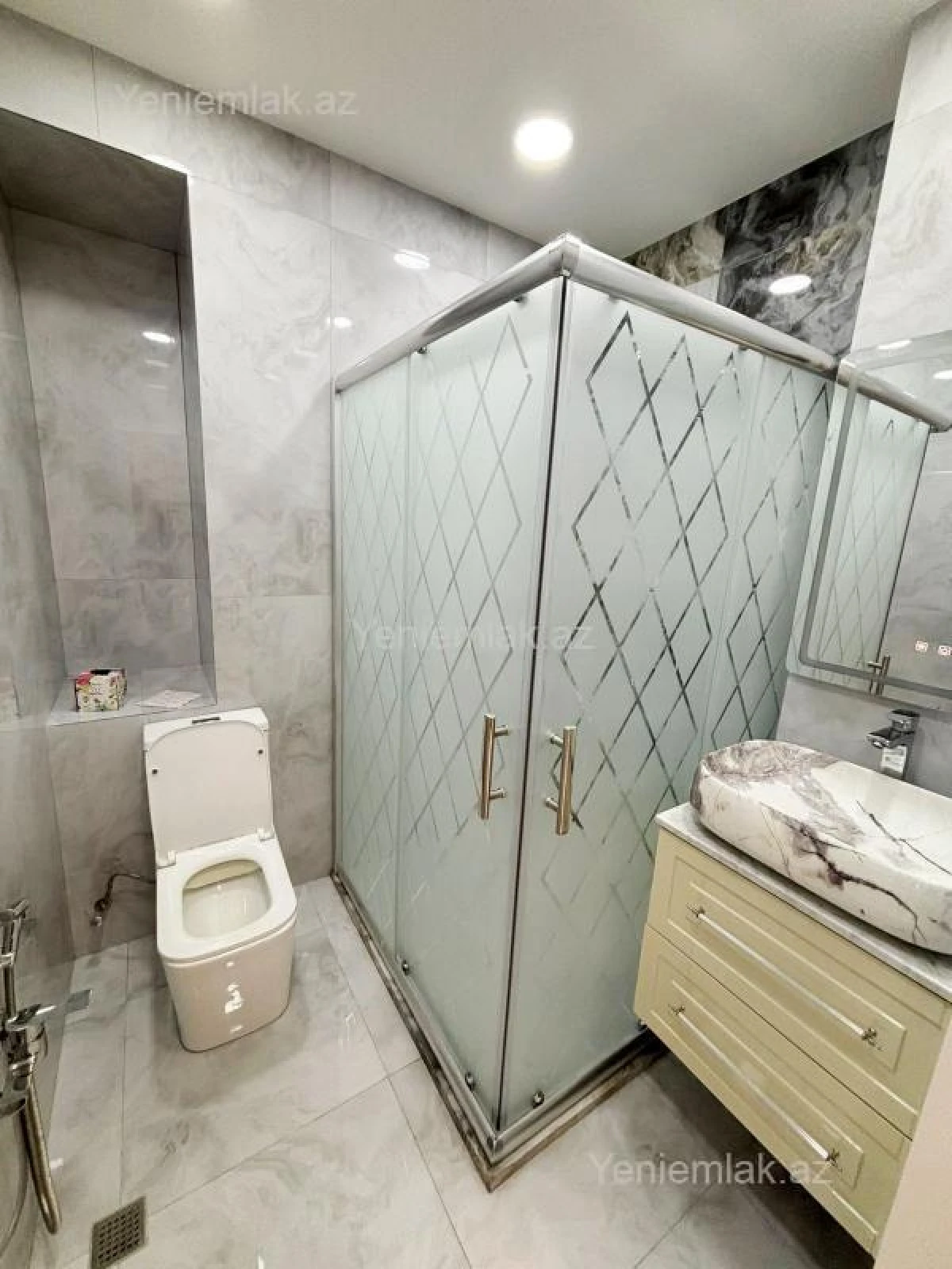 Satılır 2 otaqlı yeni tikili 63 m²