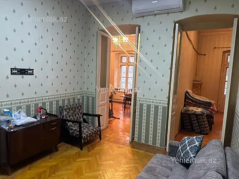 Satılır 3 otaqlı köhnə tikili 90 m²