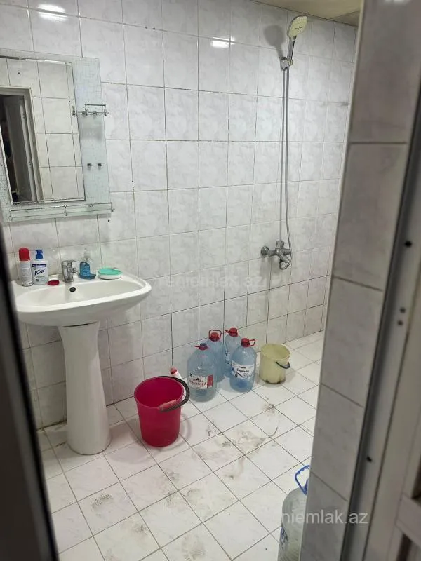 Satılır 3 otaqlı köhnə tikili 90 m²