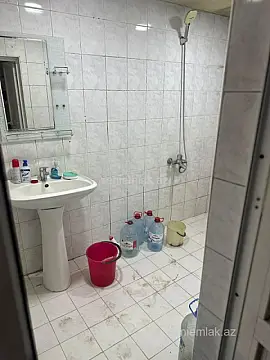 Satılır 3 otaqlı köhnə tikili 90 m²