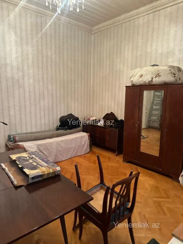 Satılır 3 otaqlı köhnə tikili 90 m²