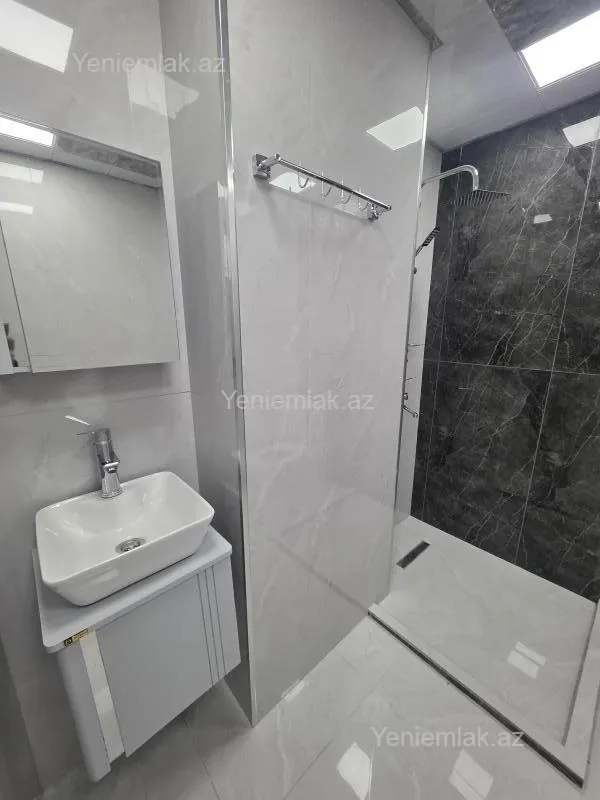 Satılır 3 otaqlı yeni tikili 105 m²