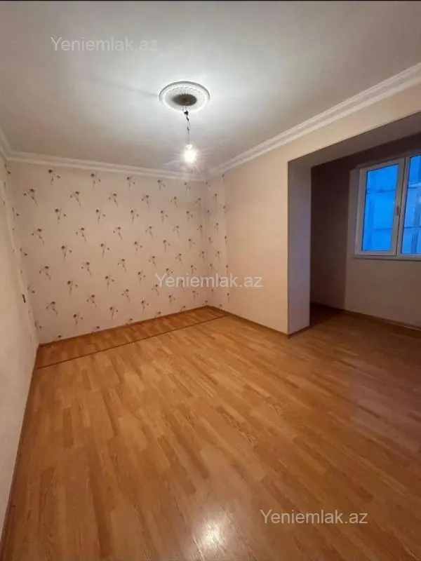 Satılır 2 otaqlı köhnə tikili 60 m²
