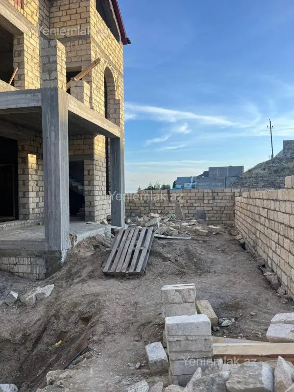 Satılır 5 otaqlı həyət evi 400 m²